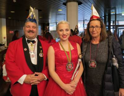Ordens- und Senatsminister Andreas Langohr, Prinzessin Lena I. und Ehrensenatorin Regina Schulthei�