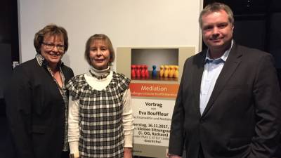 Eva Bouffleur mit Annemarie Heffner und Andreas Poign�e